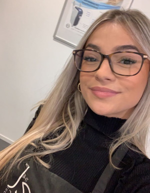 Laura, nagelspecialist